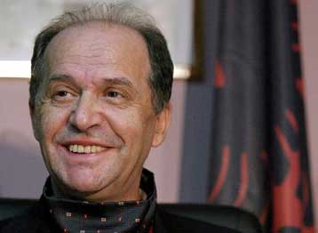 Τη νίκη του με ποσοστό άνω του 50% διακήρυξε ο Ιμπραήμ Ρουγκόβα