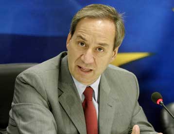 Φοροελαφρύνσεις από το 2005 για νοικοκυριά και επιχειρήσεις εξήγγειλε ο Γ.Αλογοσκούφης