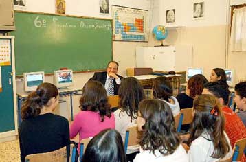 Μέτρα για την πρόληψη των τροχαίων υποσχέθηκε στους μαθητές ο Κ.Καραμανλής