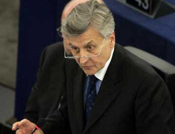 Επιβράδυνση της ανάκαμψης στην ευρωζώνη, λόγω της τιμής του πετρελαίου, προβλέπει η ΕΚΤ