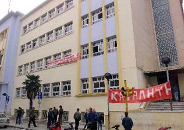 Υπό κατάληψη σχολείο στην Κρήτη για Αλβανό σημαιοφόρο