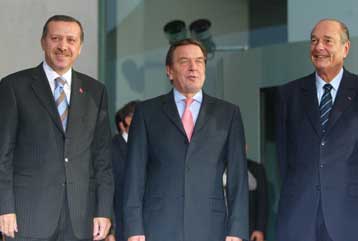 Υπέρ της έναρξης ενταξιακών διαπραγματεύσεων με την Αγκυρα τάσσονται Σιράκ και Σρέντερ