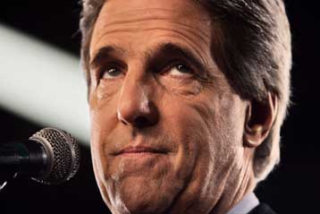 Νέα επίθεση Κέρι κατά Μπους με αφορμή την εξαφάνιση εκρηκτικών στο Ιράκ