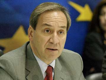 Επιμένει η κυβέρνηση στις προβλέψεις της για ΑΕΠ και έλλειμμα το 2005