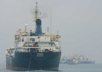 Σκοπιμότητες «βλέπει» στις βολές ΠΑΣΟΚ για το βέτο στην κοινοτική οδηγία η κυβέρνηση