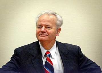 Να απαλλαγούν των καθηκόντων τους ζητούν οι συνήγοροι του Σλόμπονταν Μιλόσεβιτς