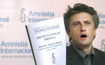 Για ωμότητες στο πλαίσιο της εκστρατείας κατά της τρομοκρατίας κατηγορούνται οι ΗΠΑ