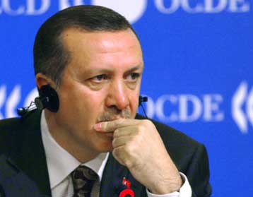 Ίση αντιμετώπιση, όπως κάθε άλλο υποψήφιο μέλος, αξιώνει η Τουρκία από την ΕΕ