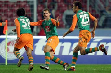 «Τρικλοποδιά» της Βέρντερ στην Στουτγκάρδη-Χατ τρικ από τους Βορονίν, Μπαρμπάρεζ