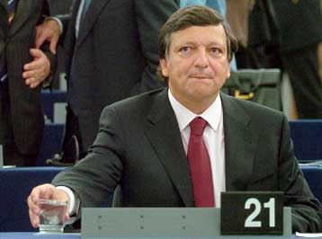 O Ζοζέ Μπαρόζο δεν αποκλείει ευρύ ανασχηματισμό στη σύνθεση της Κομισιόν