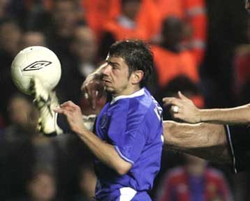 Νέο κρούσμα βίας στην Αγγλία, κέρμα χτύπησε τον Κέζμαν στο «Στάμφορντ Μπριτζ»