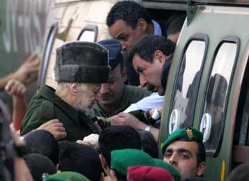 Στο Παρίσι μεταφέρθηκε εσπευσμένα για νοσηλεία ο Γιασέρ Αραφάτ