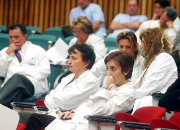 «Στοπ» στη χορήγηση αδειών άσκησης επαγγέλματος προτείνει ο Ιατρικός Σύλλογος