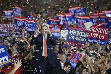 Τα χαμένα εκρηκτικά στο επίκεντρο της αντιπαράθεσης Μπους – Κέρι