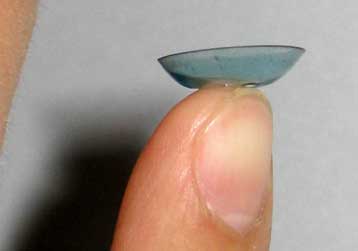 Πρωτοποριακός φακός επαφής διοχετεύει φάρμακα στο μάτι