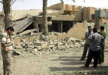 Νέες αεροπορικές επιδρομές στη Φαλούτζα – Θρίλερ με την τύχη του Ιάπωνα ομήρου