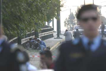 Σε «νοσταλγούς» της τρομοκρατίας αποδίδει την επίθεση κατά των λεωφορείων η ΕΛ.ΑΣ.