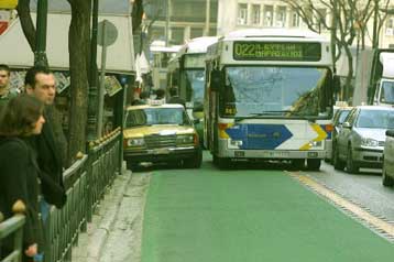 Τελεσίγραφο ιδιοκτητών ταξί προς την κυβέρνηση για το ζήτημα των λεωφορειολωρίδων