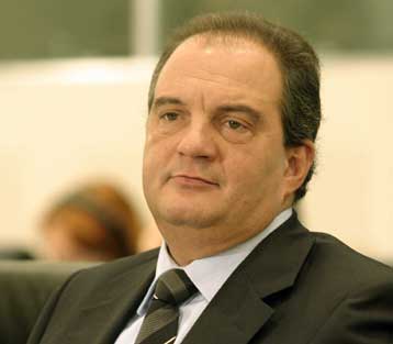 Το εκλογικό ποσοστό των κομμάτων παραμένει σταθερό, σύμφωνα με έρευνα της ΔΗΜΕΛ