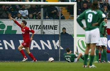 Επέστρεψε στις νίκες η Βόλφσμπουργκ, ήττες για Μπάγερν και Στουτγάρδη