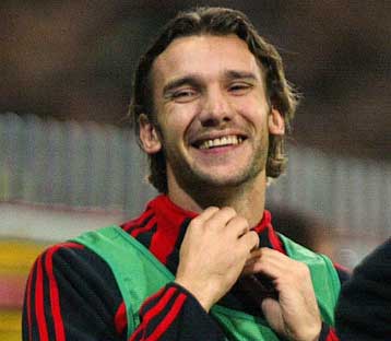 Παραμένει στο… κυνήγι της Γιουβέντους η Μίλαν, 1-0 η Λάτσιο «απογοήτευσε» την Ίντερ