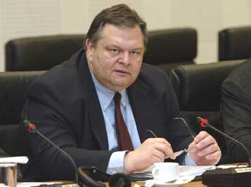 Έτοιμος να βοηθήσει, εάν του ζητηθεί, δηλώνει ο Ευάγγελος Βενιζέλος