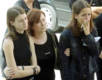 Σε κλίμα συγκίνησης τα μνημόσυνα των επτά μαθητών της Φαρκαδόνας