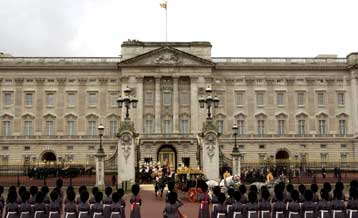 Πιθανή επίθεση σε βρετανικούς στόχους από την Αλ Κάιντα, αναφέρει η «Σάντεϊ Τέλεγκραφ»