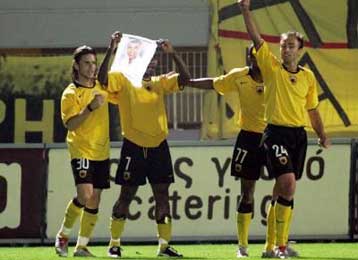 Διατήρησε αήττητο και πρωτοπορία η ΑΕΚ, 1-1 με τον Αρη στο «Κλ. Βικελίδης»