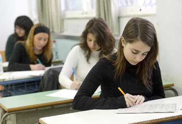 Στα 1,3 δισ. ευρώ το ετήσιο συνολικό κόστος της καταβολής διδάκτρων από τους Έλληνες