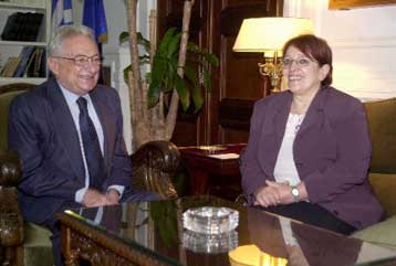 Συνάντηση Παπαρήγα – Μολυβιάτη με αφορμή τις παραβιάσεις στο Αιγαίο