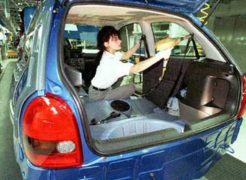 Στο χαμηλότερο επίπεδο του δεκαμήνου η μεταποιητική δραστηριότητα στην ευρωζώνη