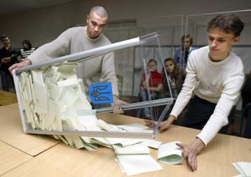 Βήμα προς τα πίσω οι εκλογές στην Ουκρανία αποφαίνονται οι παρατηρητές του ΟΑΣΕ