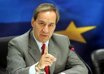 Στο 32% η φορολογία επιχειρήσεων το 2005 – Το 2006 οι μειώσεις για τα φυσικά πρόσωπα