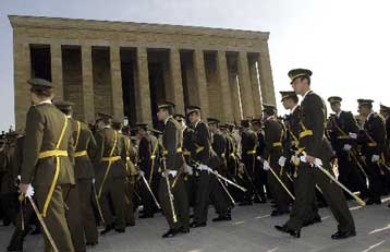 Βαθιά διχασμένη η Τουρκία με αφορμή έκθεση για τα μειονοτικά δικαιώματα