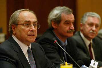 Διεξαγωγή δημοψηφίσματος για το ευρω-Σύνταγμα ζήτησε ο Ν.Κωνσταντόπουλος