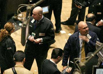 Με θετικό πρόσημο έκλεισαν τη Δευτέρα οι δείκτες της Γουόλ Στριτ