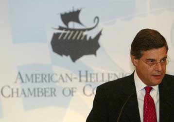 Επείγουσα η ανάγκη αλλαγής νοοτροπίας στην οικονομία, λέει ο διοικητής της Εθνικής