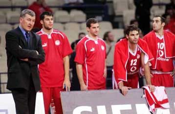 Προσοχή στον… δολοφόνο Ποτζέκο, εφιστά ο Καζλάουσκας για το ματς με την Μπολόνια