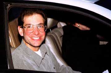 Ο Κέβιν Μίτνικ εξηγεί την «κοινωνική μηχανική» στο 2ο ISM Forum