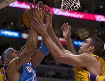 Νίκες για Λέικερς, Μάβερικς και Πίστονς στην πρεμιέρα του NBA την Τρίτη