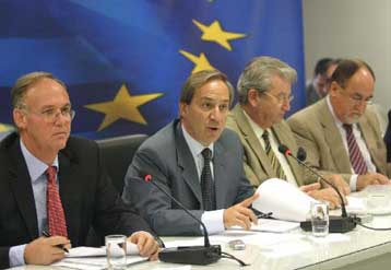 Με τρεις νομοθετικές πρωτοβουλίες η κυβέρνηση καθορίζει το νέο τοπίο στην οικονομία