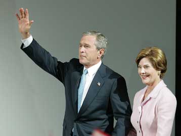 Για μία ιστορική νίκη έκανε λόγο ο θριαμβευτής των εκλογών, Τζορτζ Ο.Μπους