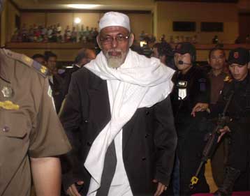 Η επανεκλογή του Μπους θα είναι καταστροφή για τις ΗΠΑ, τόνισε ο Αμπού Μπακάρ Μπασίρ