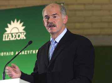 Αιχμές κατά Σημίτη και μήνυμα Παπανδρέου στα κορυφαία στελέχη του ΠΑΣΟΚ