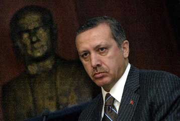 Θα μεταβεί ο Ταγίπ Ερντογάν στις Βρυξέλλες – Πιθανή κατ ιδίαν συνάντηση με Καραμανλή