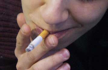 Ακρως επικίνδυνος για την καρδιακή λειτουργία ο συνδυασμός καφέ και τσιγάρου