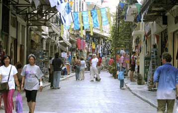 Με μείωση 5% – 8% κλείνει η τουριστική περίοδος του 2004