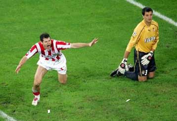 Φούλ για πρόκριση λένε στον Πειραιά-Χάνει το ντέρμπι με ΑΕΚ ο Μαυρογενίδης