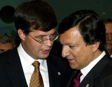 Τη νέα σύνθεση της Κομισιόν παρουσίασε στο Ευρωπαϊκό Συμβούλιο ο Μπαρόζο